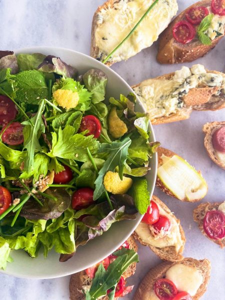 This summer green salad is a very cheap vegan recipe 