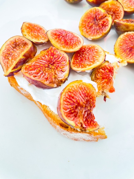 labneh and fresh figs toast