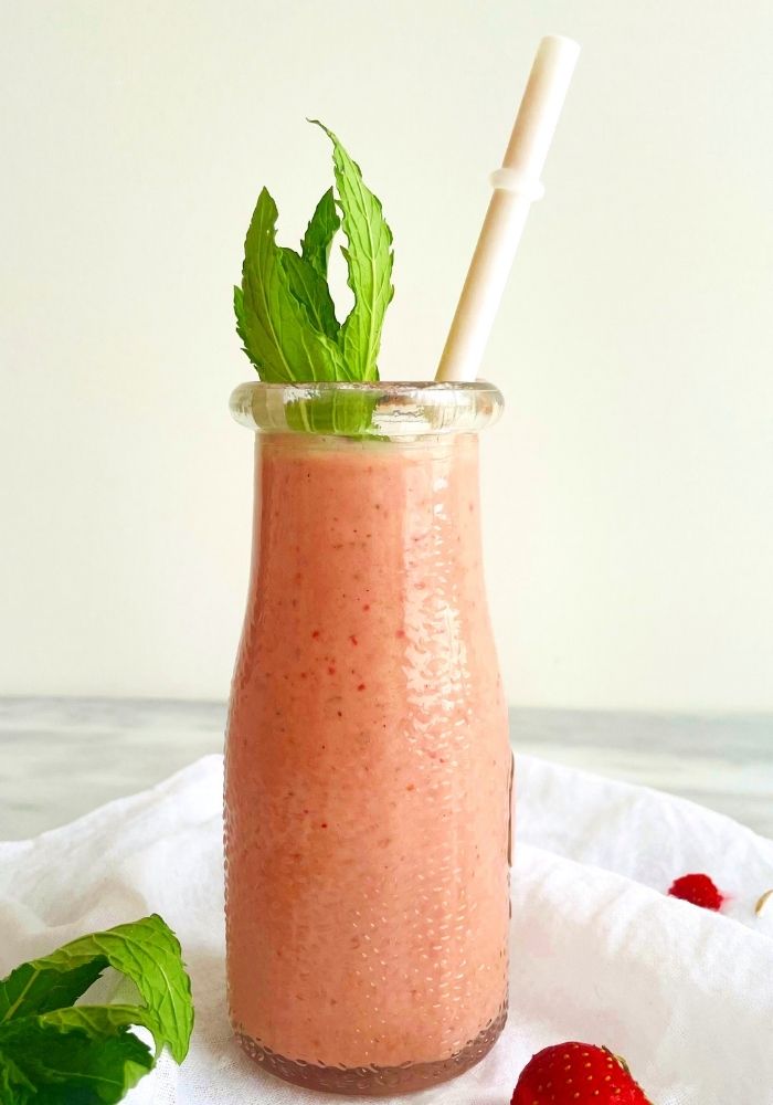 vegan strawberry banana smoothie