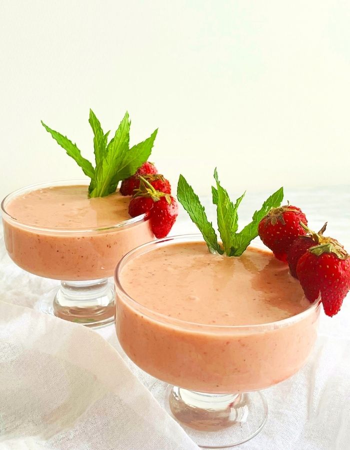  vegan strawberry banana smoothie