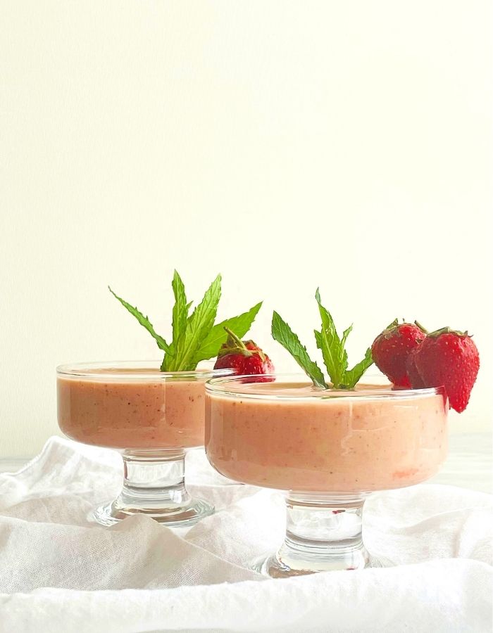 vegan strawberry banana smoothie