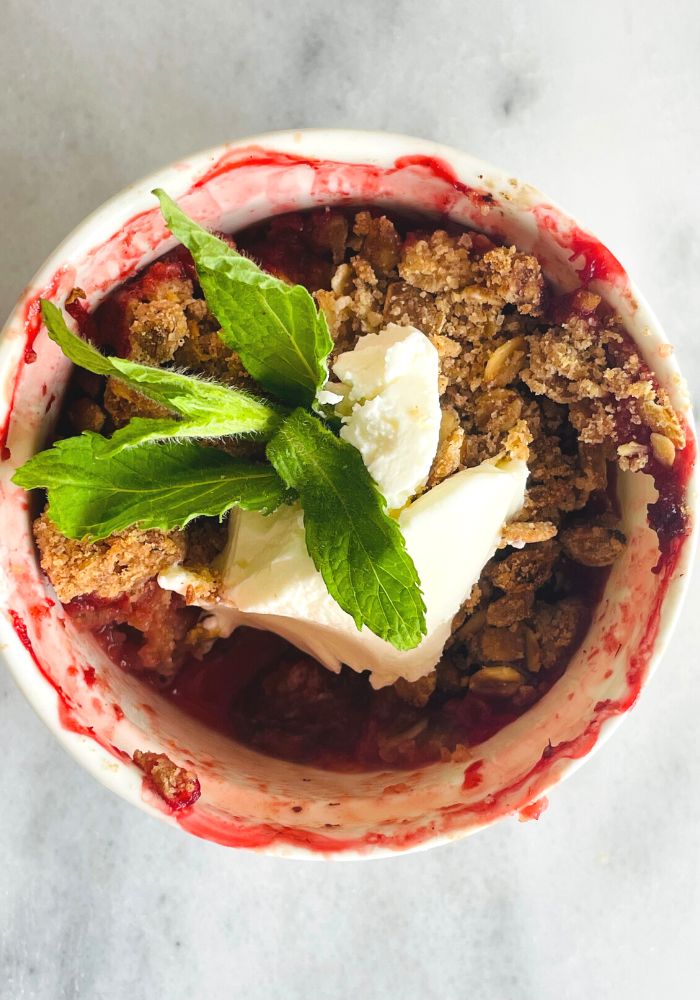 apple and strawberry crumble 