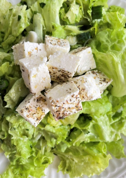 lettuce salad with feta cheese