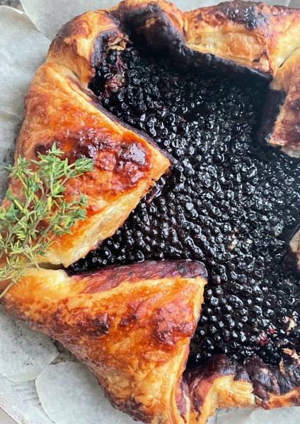 blueberry galette with puff pastry