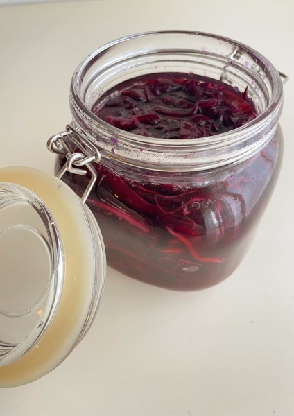 turkish pickled red cabbage